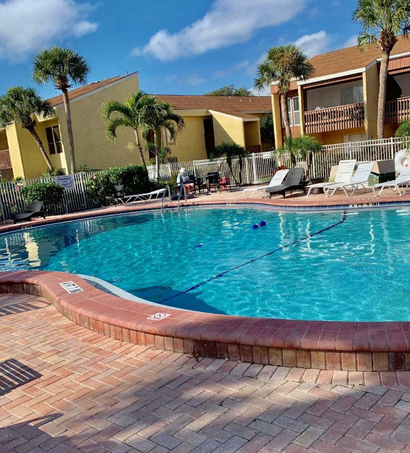 Sienna Park Apartments サラソータ エクステリア 写真